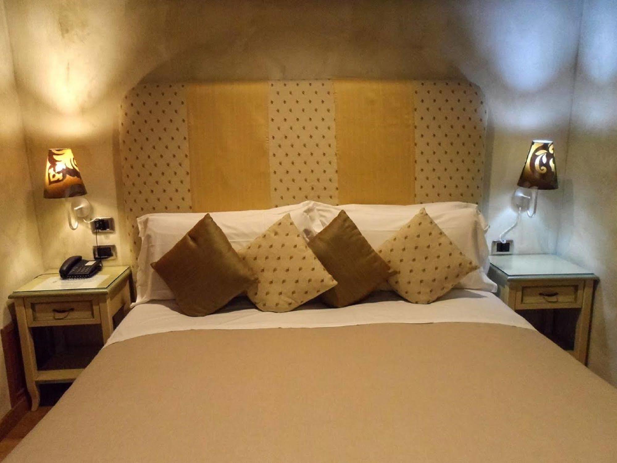 Condotti Rooms โรม ภายนอก รูปภาพ