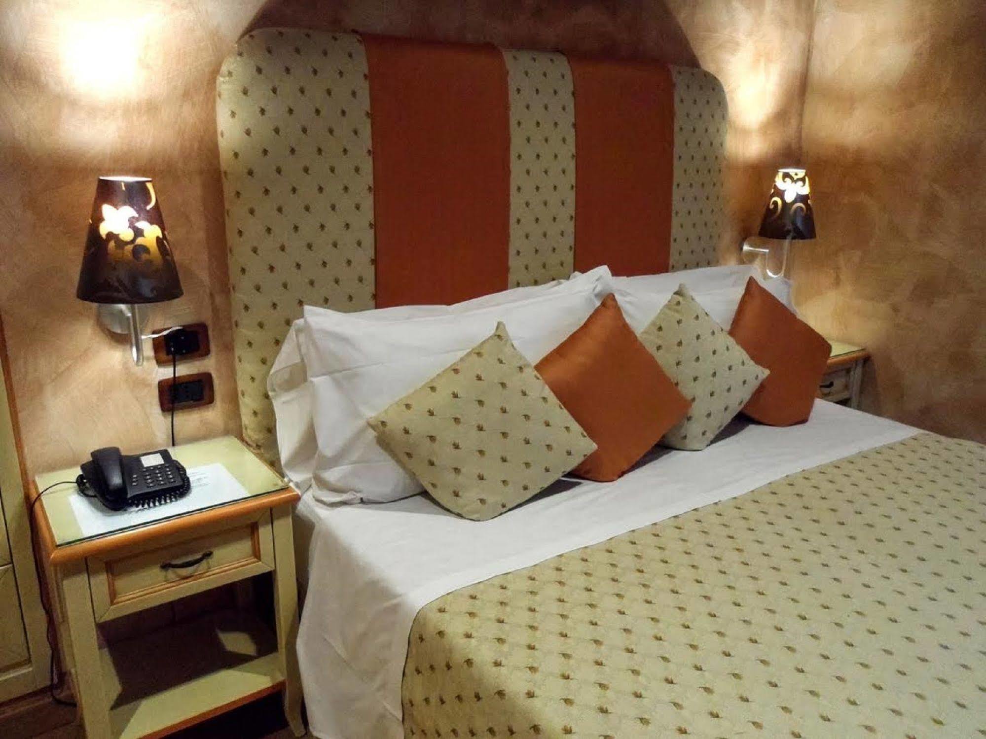 Condotti Rooms โรม ภายนอก รูปภาพ
