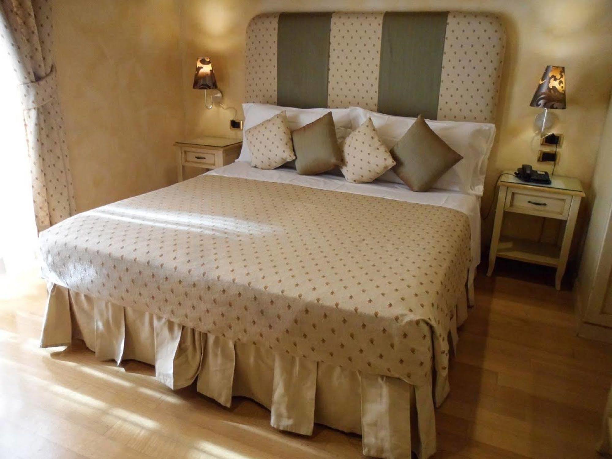 Condotti Rooms โรม ภายนอก รูปภาพ