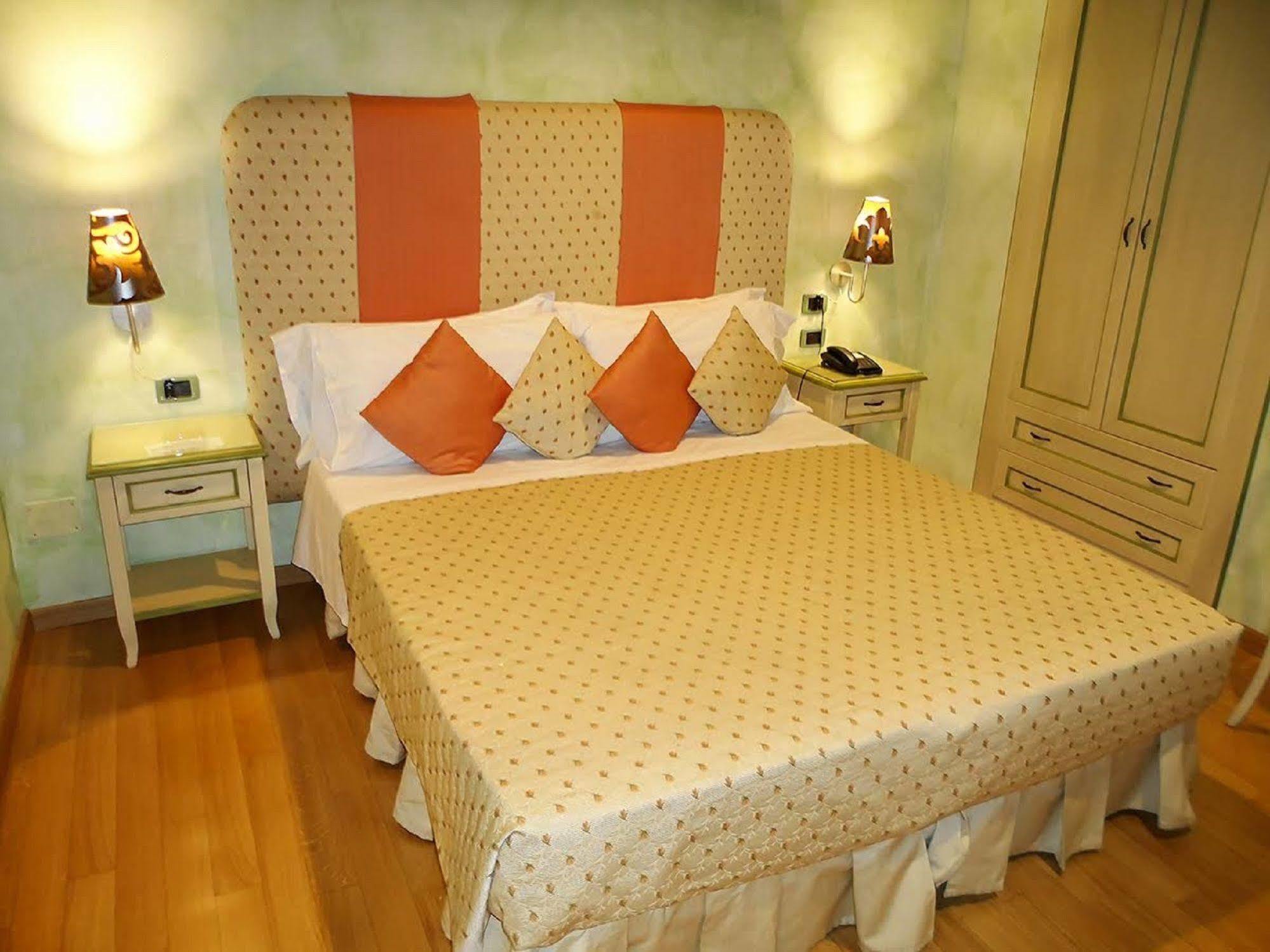 Condotti Rooms โรม ภายนอก รูปภาพ